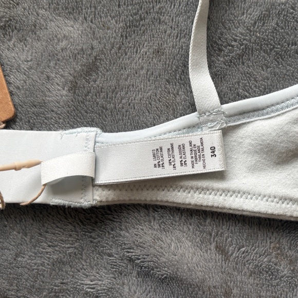 SKIMS Logo Underwire Bra in Frost -Limited Edition. - Picture 6 of 13